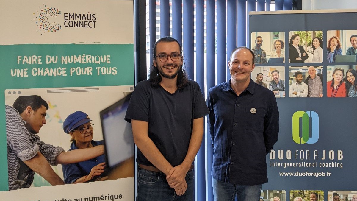 Un programme de mentorat intergénérationnel dans les locaux d’Emmaüs Connect à Roubaix