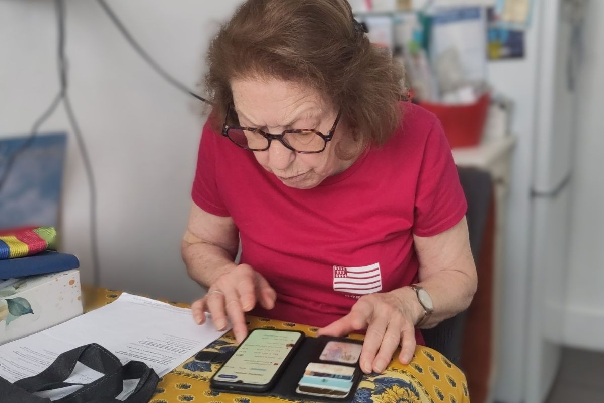 Paris : Accompagnement au numérique à domicile pour lutter contre l’isolement des séniors