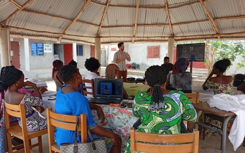 Barque Emmaüs Connect au Bénin